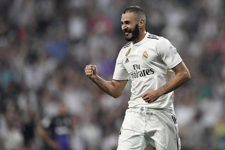 Benzema chegou a quatro gols e se tornou artilheiro do Campeonato Espanhol (Foto: Gabriel Bouys / AFP)