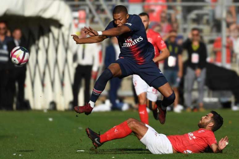 Mbappé fez um gol na vitória por 4 a 2 sobre o Nimes (Foto: Pascal Guyot / AFP)
