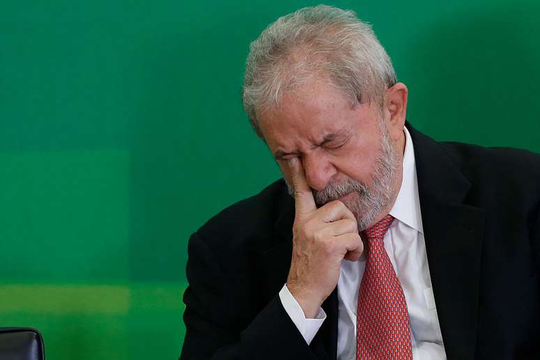 Durante a madrugada, os ministros do tribunal negaram por 6 votos a 1 que Lula faça campanha como candidato, incluindo em propaganda eleitoral, veiculada em rádio e televisão