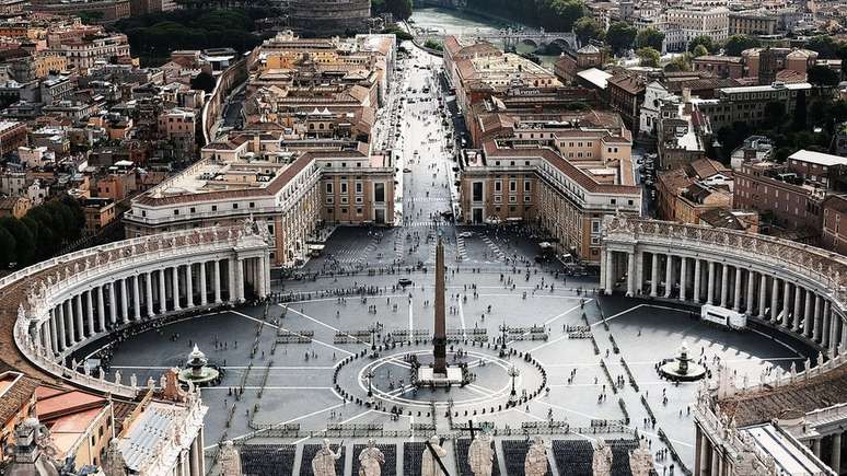 Acusações contra papa são parte de um embate ideológico dentr do Vaticano