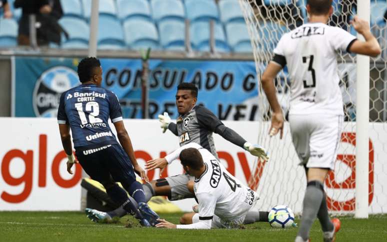 Saulo durante a goleada sofrida pelo Grêmio (Foto: Itamar Aguiar / Agencia Freelancer)