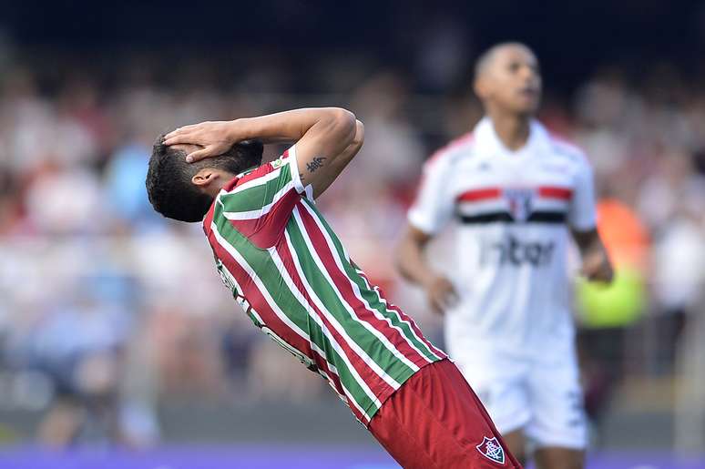 Jadson acerta a trave da meta do S&atilde;o Paulo depois de boa jogada do Fluminense pela esquerda