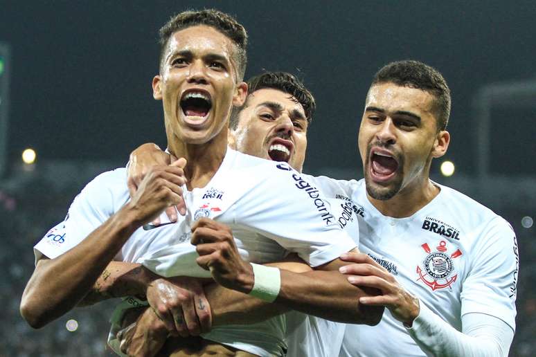 Pedrinho comemora o seu gol contra o Atl&eacute;tico-MG em jogo v&aacute;lido pelo Brasileir&atilde;o