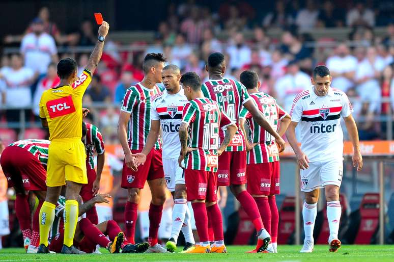 Expuls&atilde;o de Diego Souza em S&atilde;o Paulo x Fluminense