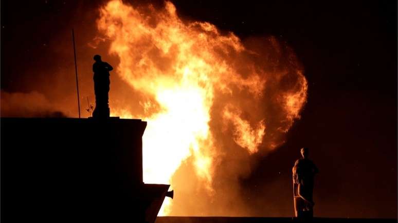 Bombeiros disseram que os hidrantes próximos ao museu não estavam funcionando