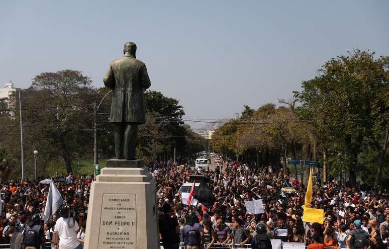 Pessoas protestam em frente ao Museu Nacional, no Rio de Janeiro 03/09/2018  REUTERS/Pilar Olivares