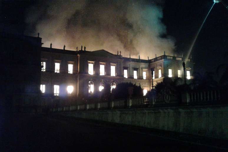 O Museu Nacional, em chamas