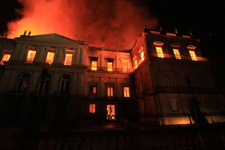 Incêndio de grandes proporções atingiu Museu Nacional do Rio de Janeiro