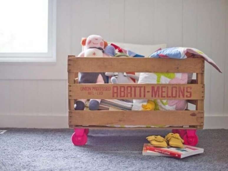 14. Seja no quarto infantil ou no de adultos, o caixote de madeira é normalmente usado para organizar objetos. Foto de HGTV