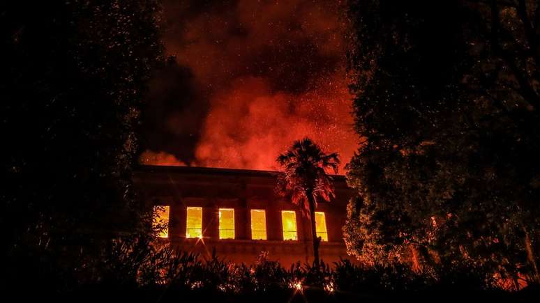 Grande parte dos 20 milhões de itens guardados no Museu Nacional, que incluia a maior coleção egípcia da América do Sul, foi destruída no incêndio