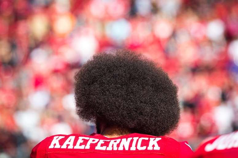 Quarterback Colin Kaepernick antes de jogo da NFL em Santa Clara, Califórnia, EUA
23/10/2016
REUTERS/Loren Elliott 