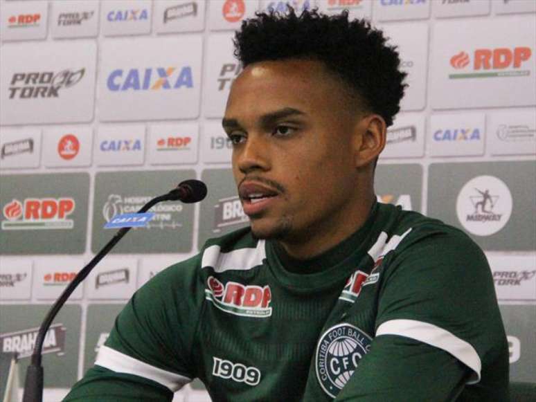 Mesmo em jejum de gols, atacante Pablo tem a confiança do técnico Tcheco (Foto: Divulgação/ Coritiba)