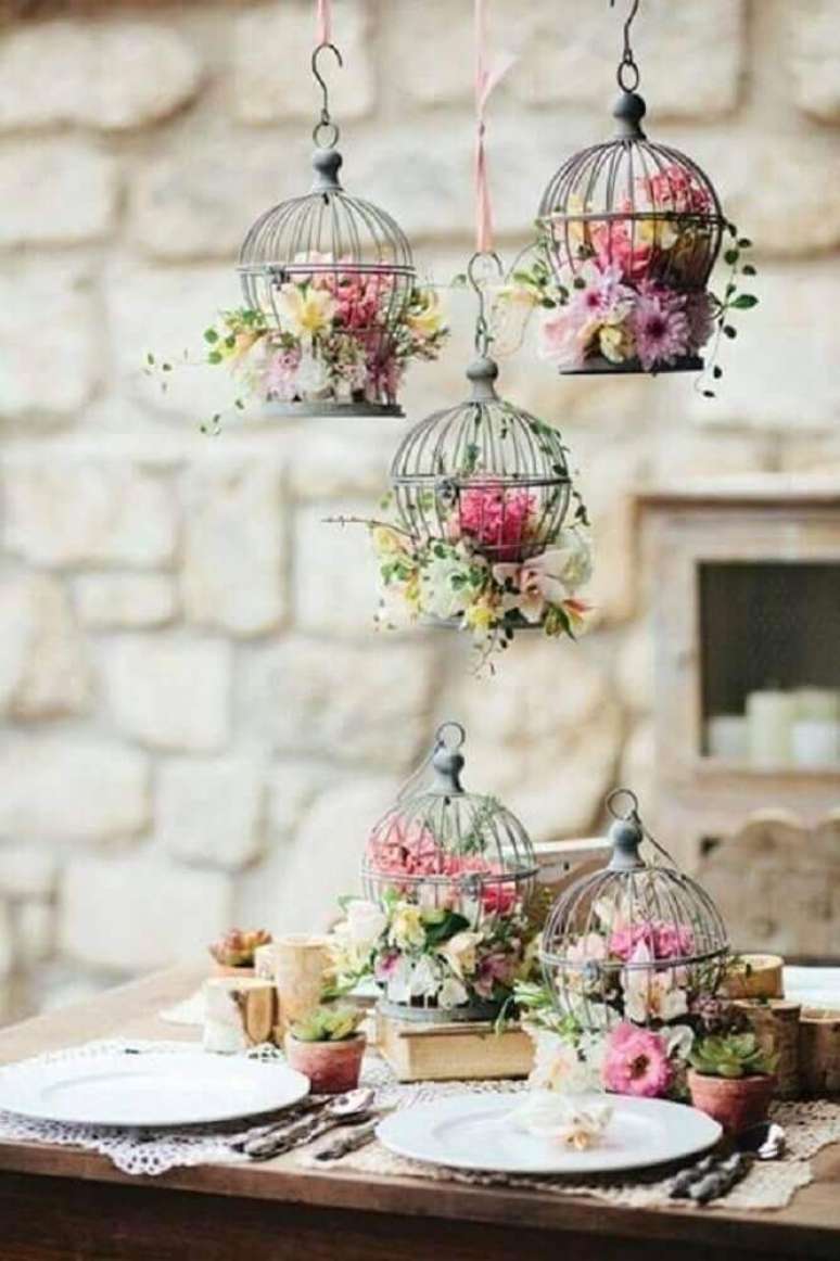 26. Os detalhes fazem toda a diferen&ccedil;a em um casamento em casas simples, por isso, capriche na decora&ccedil;&atilde;o e na escolha das flores &ndash; Foto: Pretty Designs