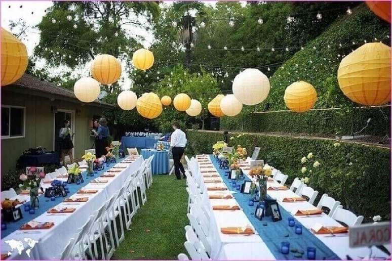 33. O quintal é um dos melhores lugares para fazer a festa de casamento em casa – Foto: Wedding Party Theme Decor