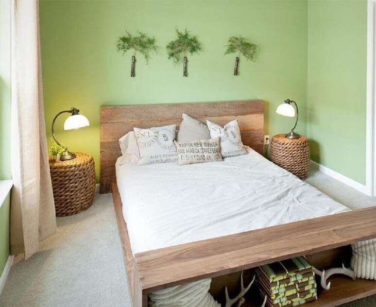 55. Quarto rústico decorado com modelo diferente de criado mudo para quarto de casal – Foto: Nest Designs LLC