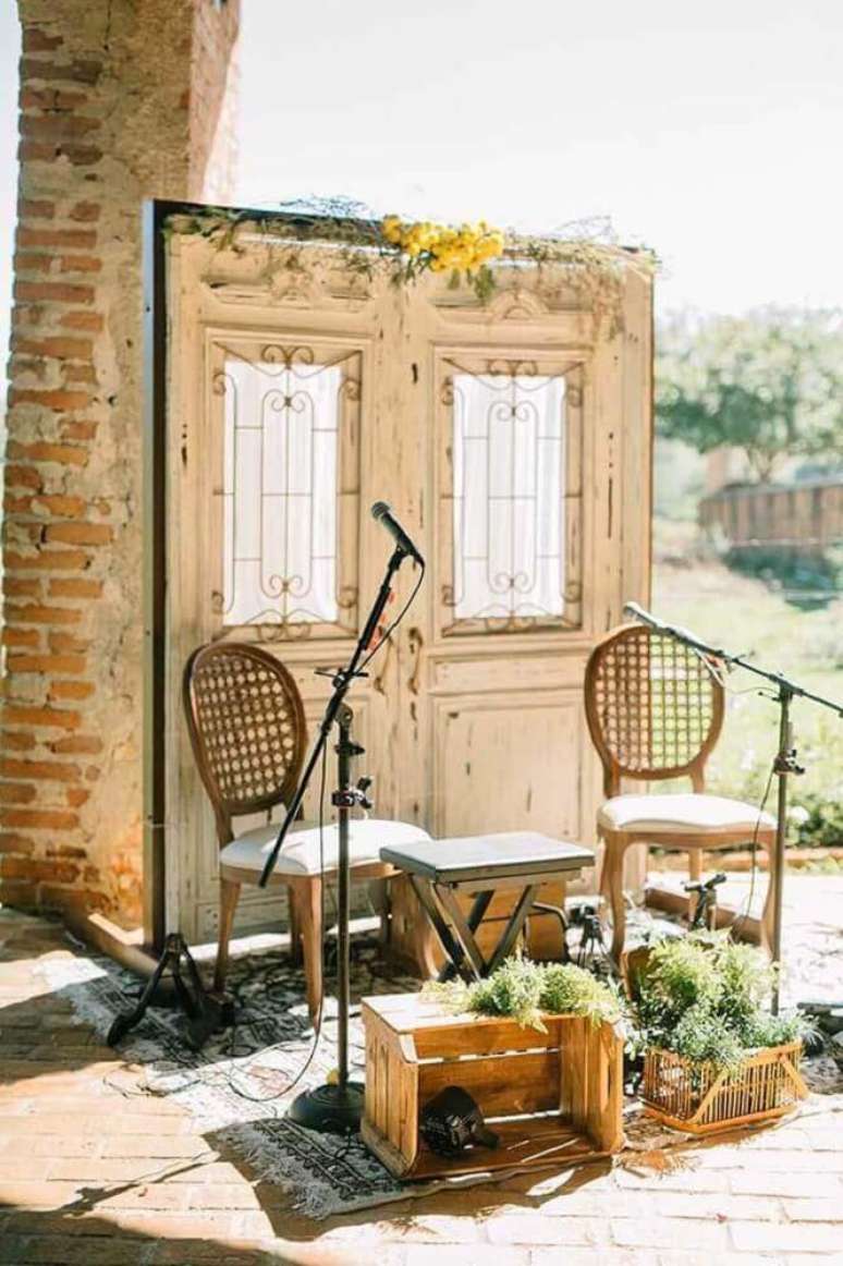 7. Invista em elementos rústicos para o casamento simples em casa – Foto: Home Decoo