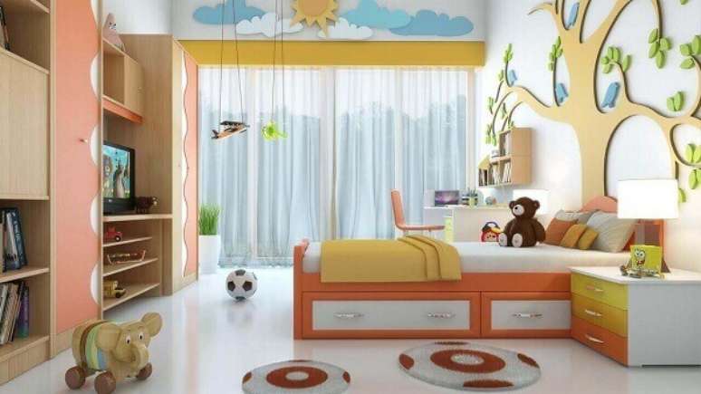 46- A decoração do quarto de criança amplo tem aplicação de motivos infantis na parede. Fonte: Knowyourpension