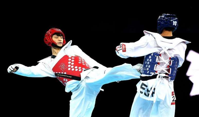 Taekwondo: a luta teve influência do Kung Fu e é considerada uma das joias da cultura coreana. Sua metodologia tem como principal característica os chutes de alta potência e complexidade para derrotar o adversário. Para se ter ideia, um chute circular para trás tem mais de 680 kg de força. “Apesar de ter socos, esse recurso não é pontuado em competições”, fala Marcelo. Perfil de aluno: a aula exige bastante flexibilidade, concentração e agilidade. Portanto, é ideal para quem curte técnicas dinâmicas de alta intensidade e que queira desenvolver coordenação e precisão. (