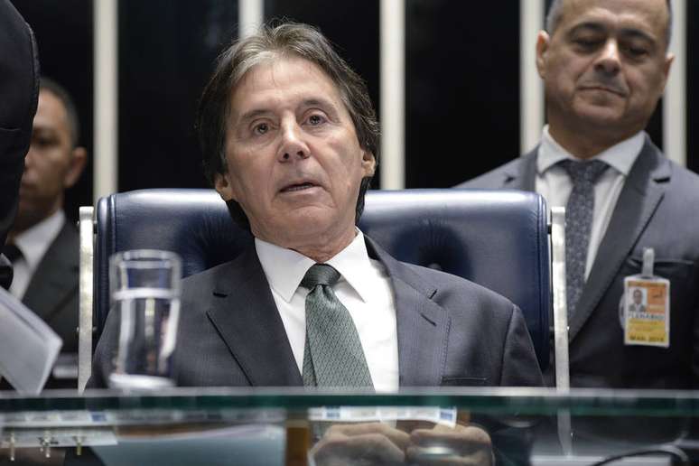 O senador Eunício Oliveira (MDB-CE) preside sessão na Casa Legislativa