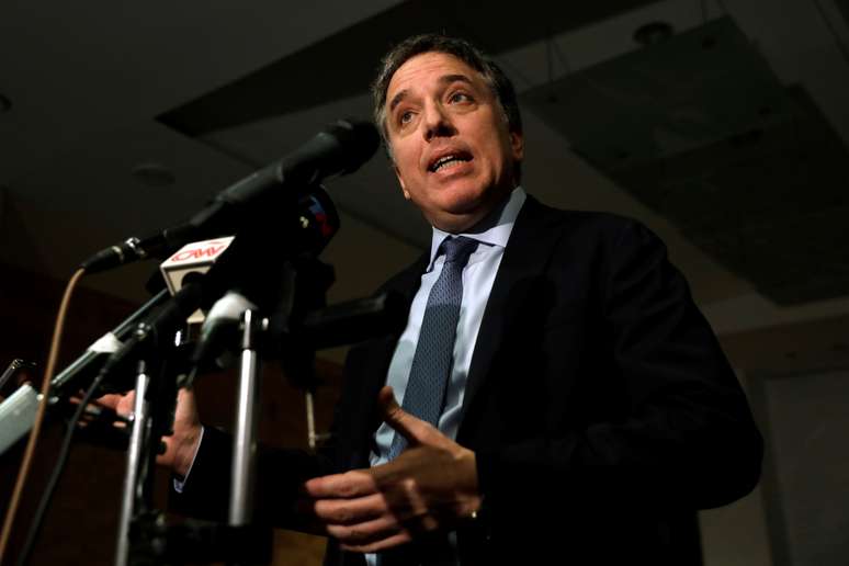 Ministro da Fazenda da Argentina, Nicolas Dujovne, fala com rep&oacute;rteres em Washington 04/09/2018 REUTERS/Yuri Gripas 