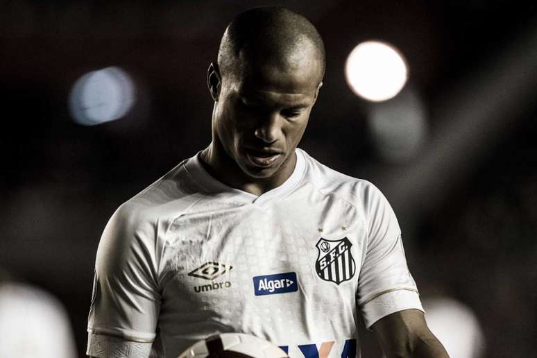 Sánchez foi convocado pela Seleção Uruguaia e desfalca o Santos (Foto: Ivan Storti/Santos)