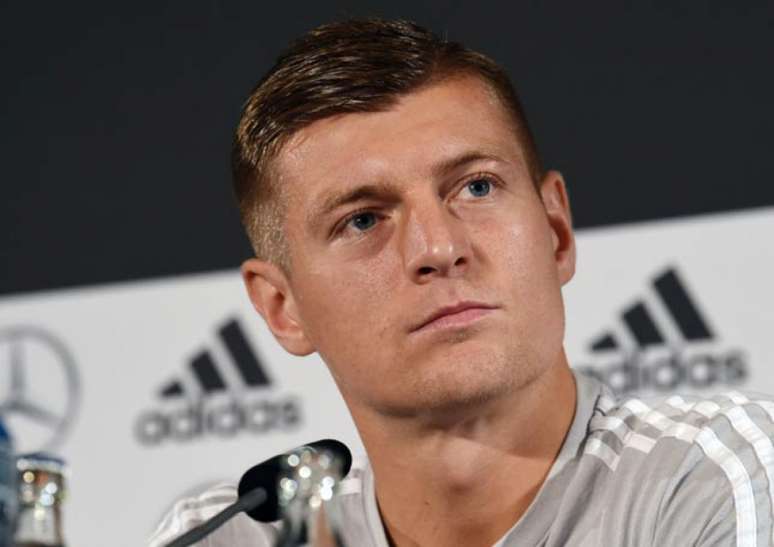 Kroos é um dos mais experientes do elenco da Alemanha (Foto: Christof Stache / AFP)