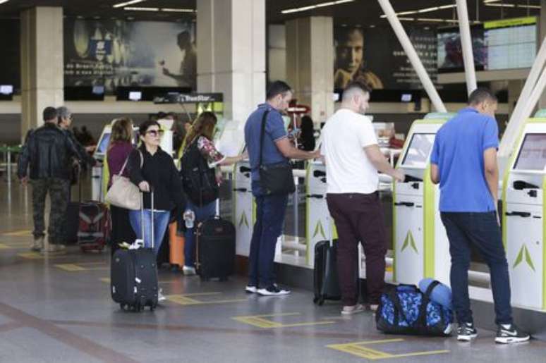 A movimentação nos aeroportos brasileiros no feriado deve crescer 3% este ano 