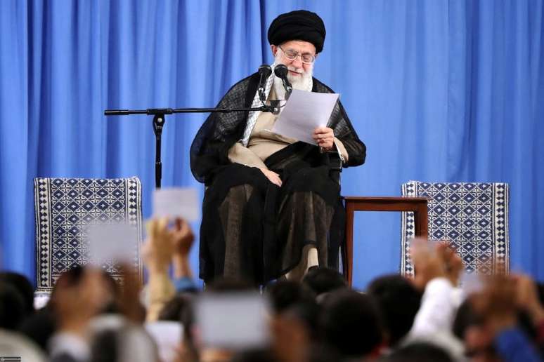 L&iacute;der supremo do ir&atilde;, Ali Khamenei, em Teer&atilde; 13/08/2018 Site oficial de Khamenei/Divulga&ccedil;&atilde;o via Reuters