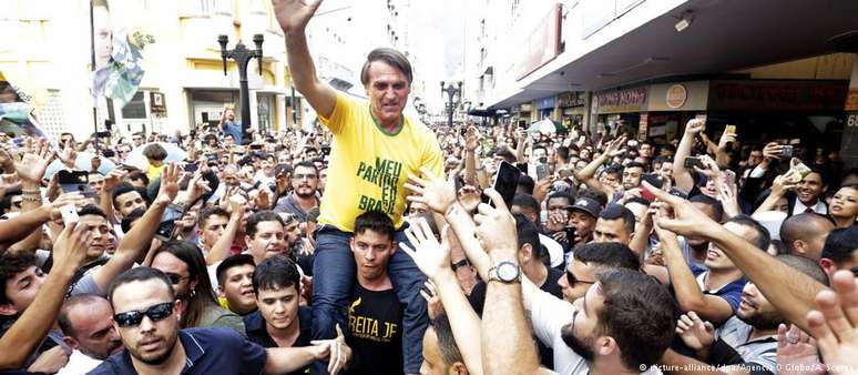 O candidato a presidente Jair Bolsonaro, em campanha nesta quinta-feira na cidade mineira de Juiz de Fora