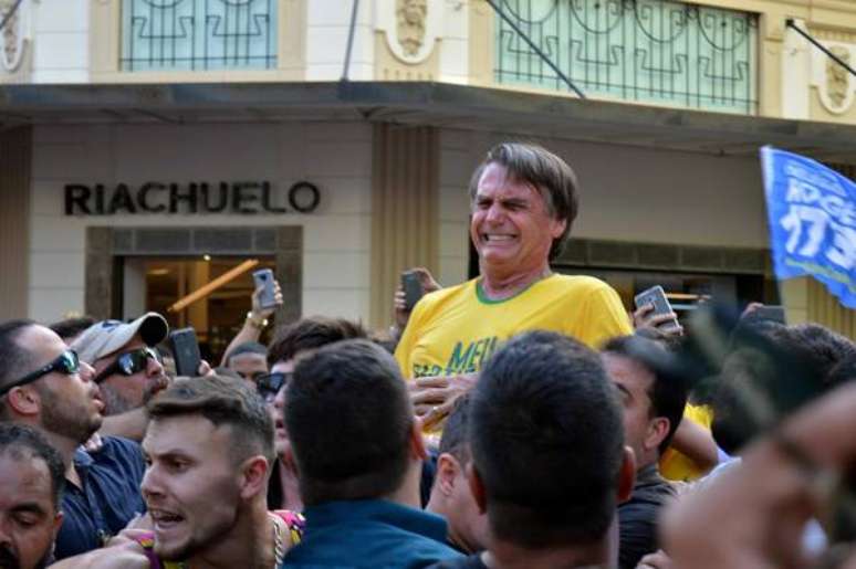 Jair Bolsonaro logo após ataque com faca em Juiz de Fora (MG)