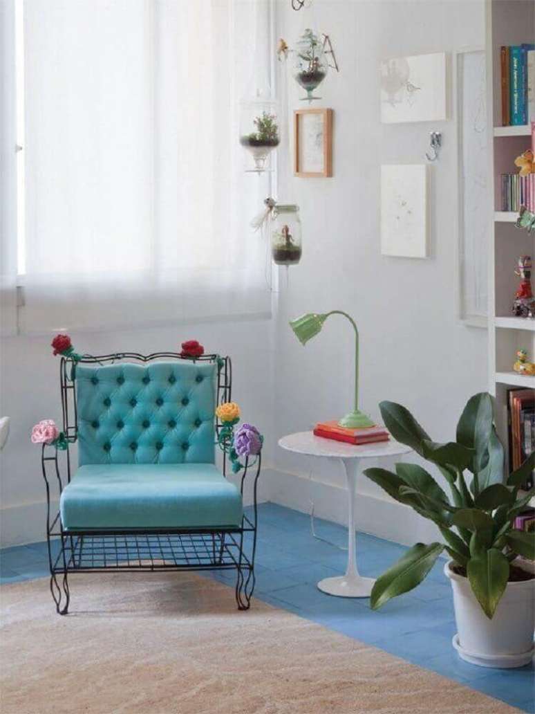 17. Voc&ecirc; tamb&eacute;m pode colocar um pouco de cor no seu cantinho de leitura para deix&aacute;-lo mais alegre e divertido &ndash; Foto: Home Decoo