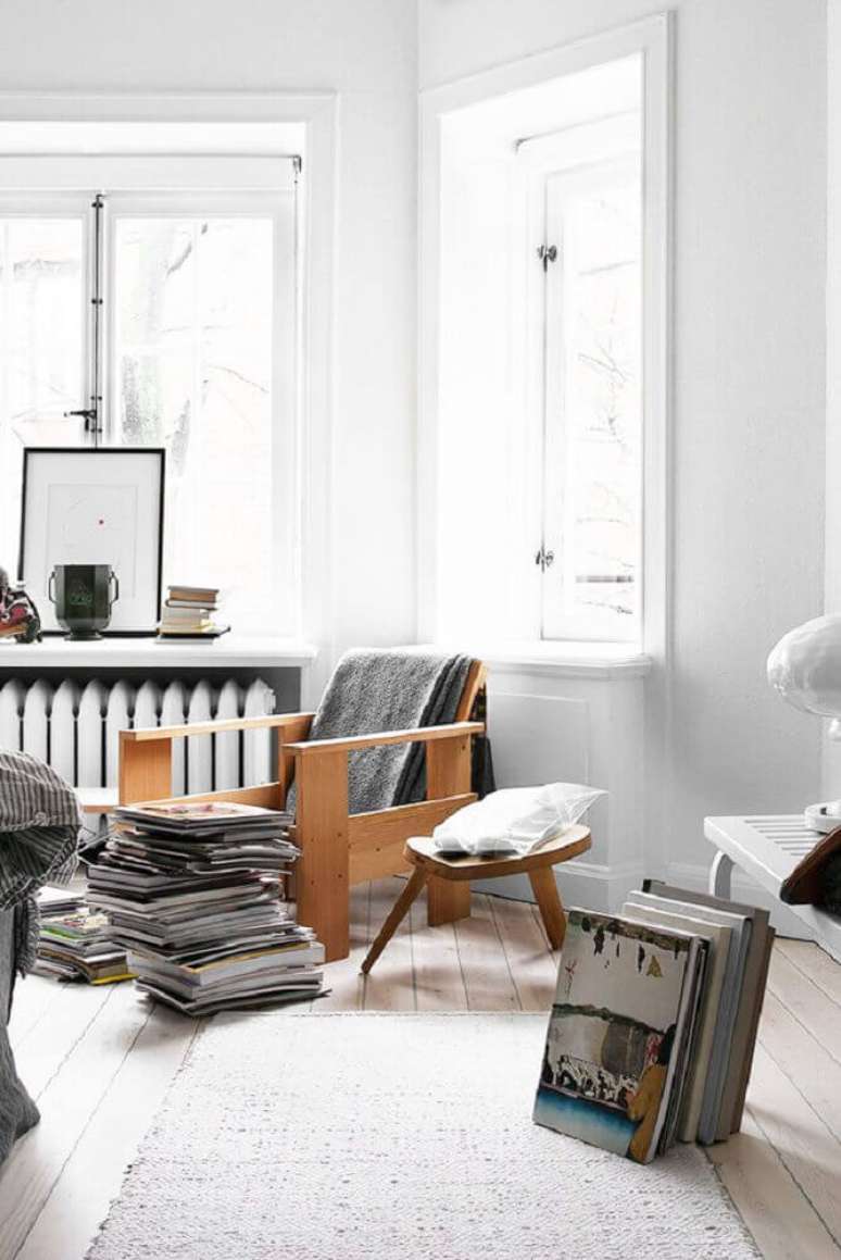 50. Decora&ccedil;&atilde;o em tons neutros para cantinho da leitura minimalista &ndash; Foto: Tres Studio
