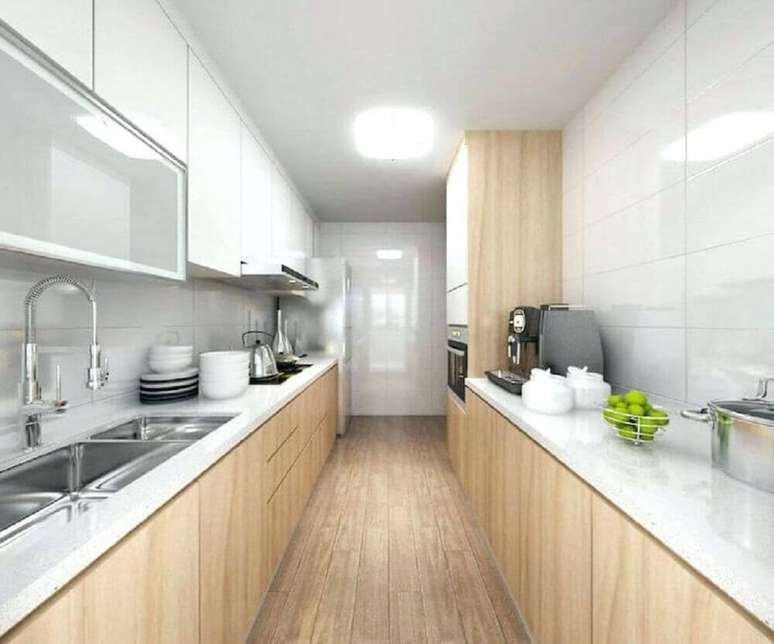 12. Decoração clean para cozinha com armário de madeira e balcão branco – Foto: Cuisine