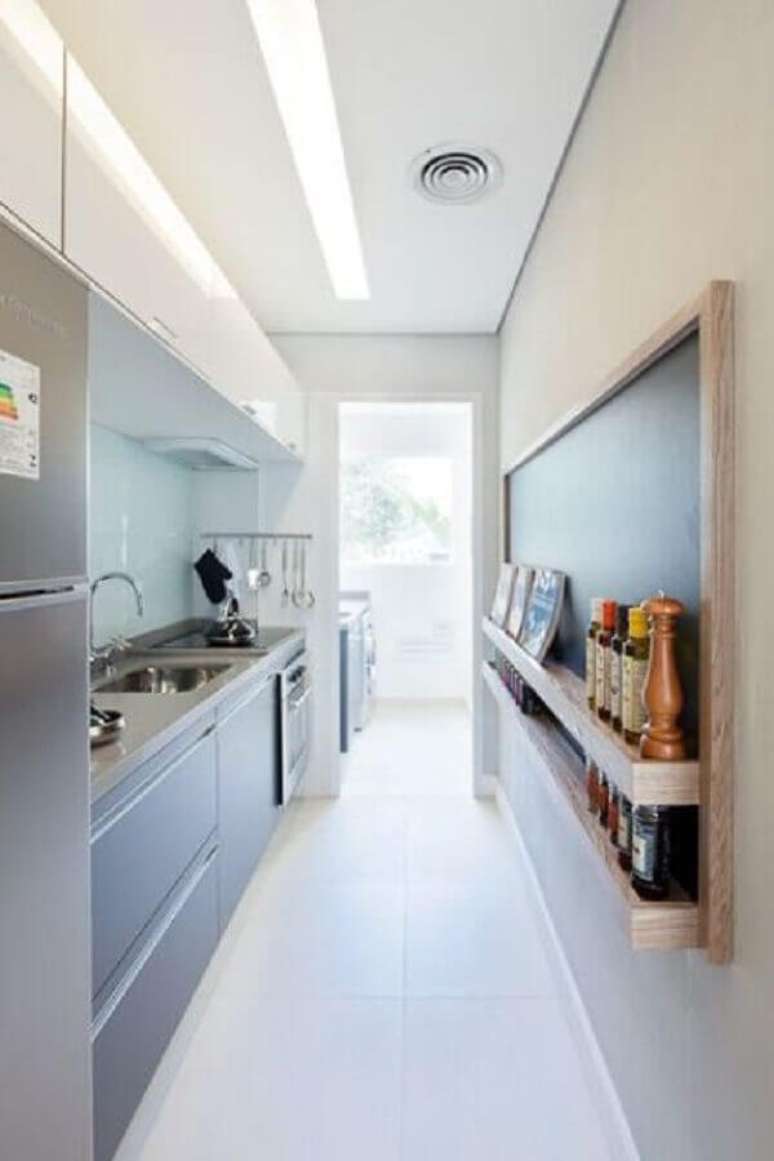 39. Invista no modelo aéreo de armário de cozinha compacta para otimizar mais o espaço – Foto: Pinterest