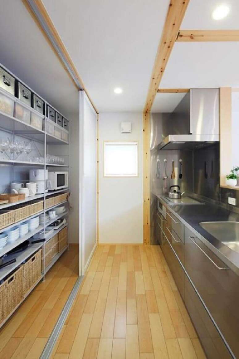 3. &Eacute; preciso que a cozinha corredor esteja sempre muito bem organizada &ndash; Foto: Pinterest