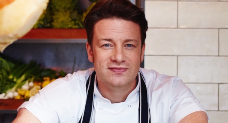 Jamie Oliver agora supervisiona as próprias contas para evitar novo risco de falência