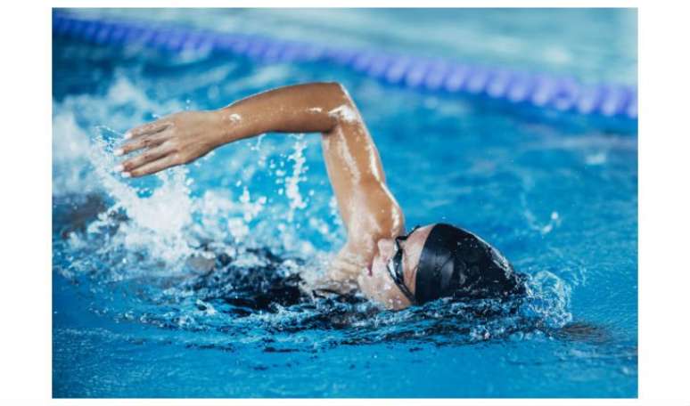 19. SE VOC&Ecirc; SOFRE COM UMA LES&Atilde;O NA LOMBAR, O MELHOR &Eacute; NADA CRAWL E COSTAS, EVITAR O PEITO E O BORBOLETA. VERDADE: isso &eacute; v&aacute;lido principalmente para praticantes regulares sem uma t&eacute;cnica muito apurada. 