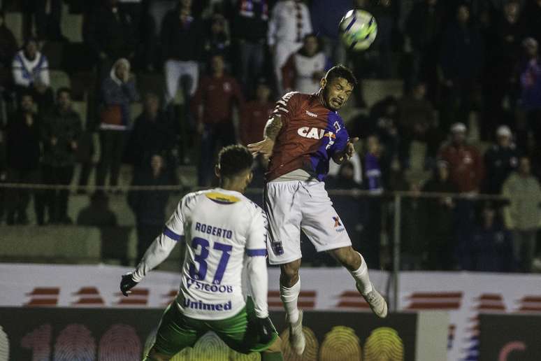 Lance de Paraná x Chapecoense