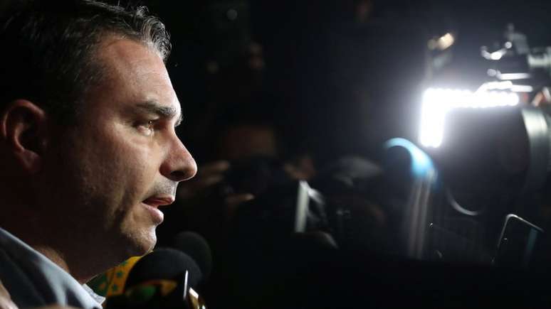 'Infelizmente foi mais grave do que esperávamos', disse Flávio Bolsonaro, sobre estado de saúde do pai