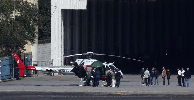 Helicóptero com o presidenciável Jair Bolsonaro (PSL) se prepara para levantar voo do aeroporto de Congonhas
07/08/2018
REUTERS/Paulo Whitaker