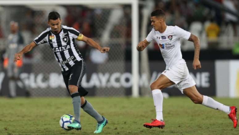 No primeiro turno, o Botafogo venceu o Fluminense por 2 a 1 jogando no Estádio Nilton Santos