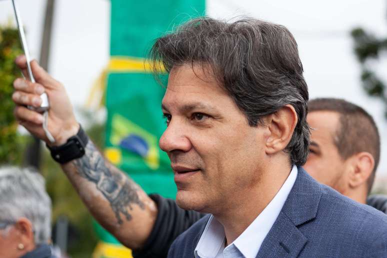 Haddad afirmou que a campanha petista não mudará estratégia após ataque a Bolsonoaro