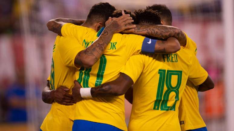 Dedé e Lucas Paquetá voltarão ao Brasil em voo fretado por seus clubes para jogarem a semifinal da Copa do Brasil Pedro Martins/Mowa Press