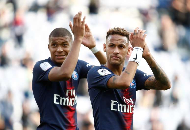 Neymar e Kylian Mbappé em jogo do PSG contra o Angers
 25/8/2018     REUTERS/Christian Hartmann 