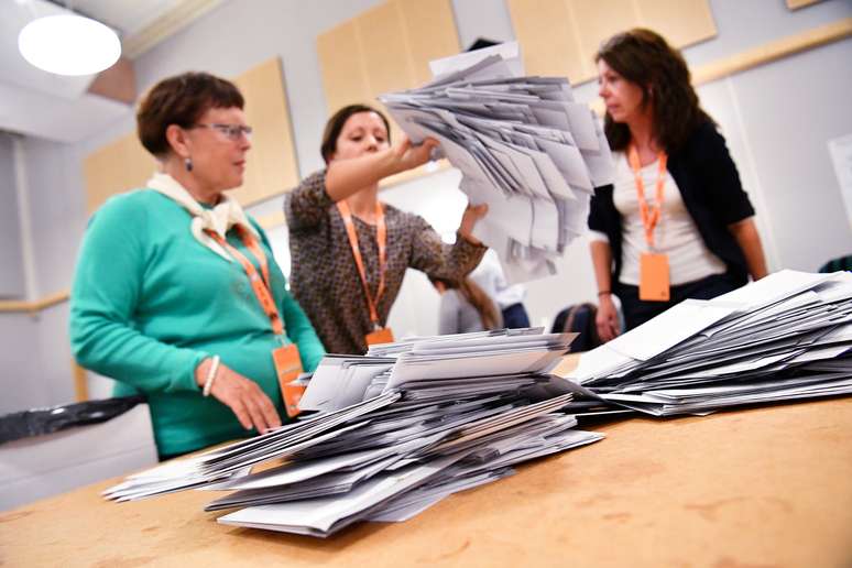 Autoridades eleitorais em Malmo
 9/9/2018    TT News Agency/Johan Nilsson/via REUTERS 