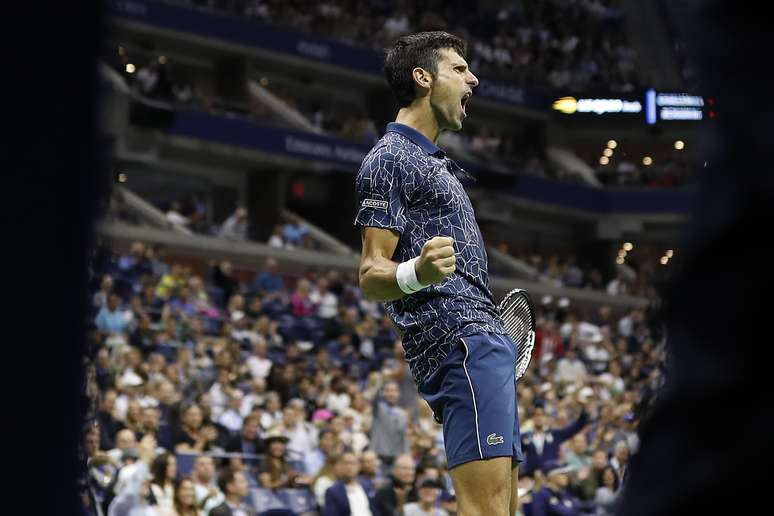 Djokovic comemora ponto durante duelo contra Del Potro