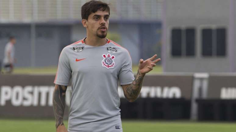 Fagner treinou normalmente nesta quarta (Foto: Daniel Augusto Jr/Ag. Corinthians)