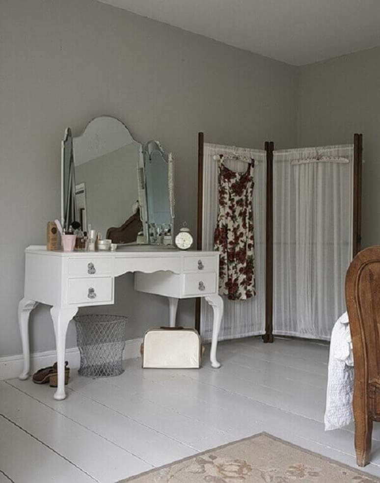 43- Biombo &eacute; utilizado no quarto como uma tapadeira para o lugar de vestir. Fonte: Inspira&ccedil;&atilde;o Inesperada