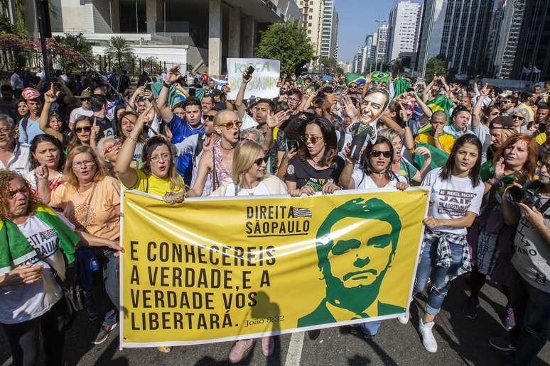 Apoiadores de Bolsonaro fazem protesto em São Paulo