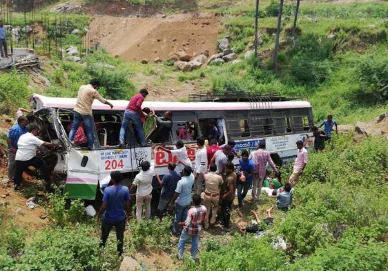 Acidente de ônibus na Índia deixa ao menos 45 mortos